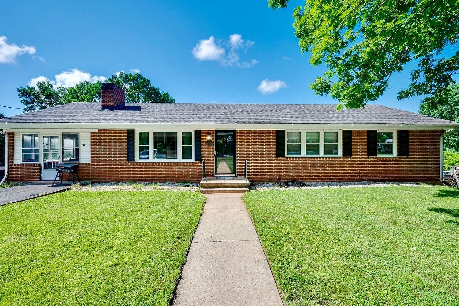 290 Hilltop Dr Madison Heights Va 24572 Zillow