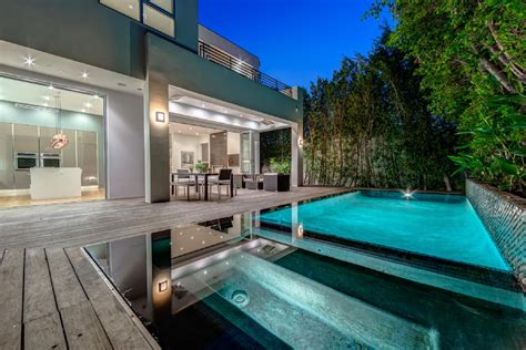 A Stunning Beverly Grove Luxury Estate Listed For 18 000 Per Month