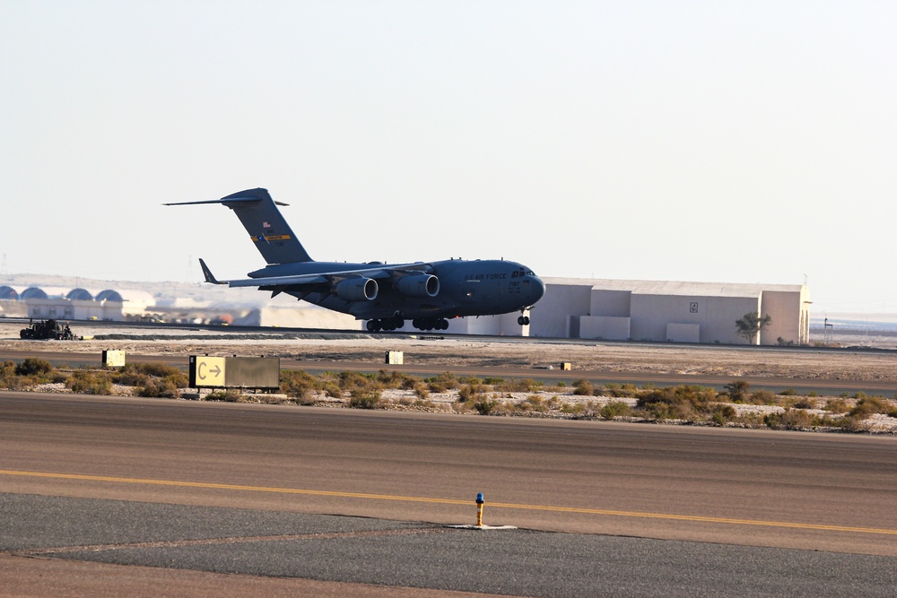 Dvids Images C 17 At Al Dhafra Air Base Image 2 Of 3