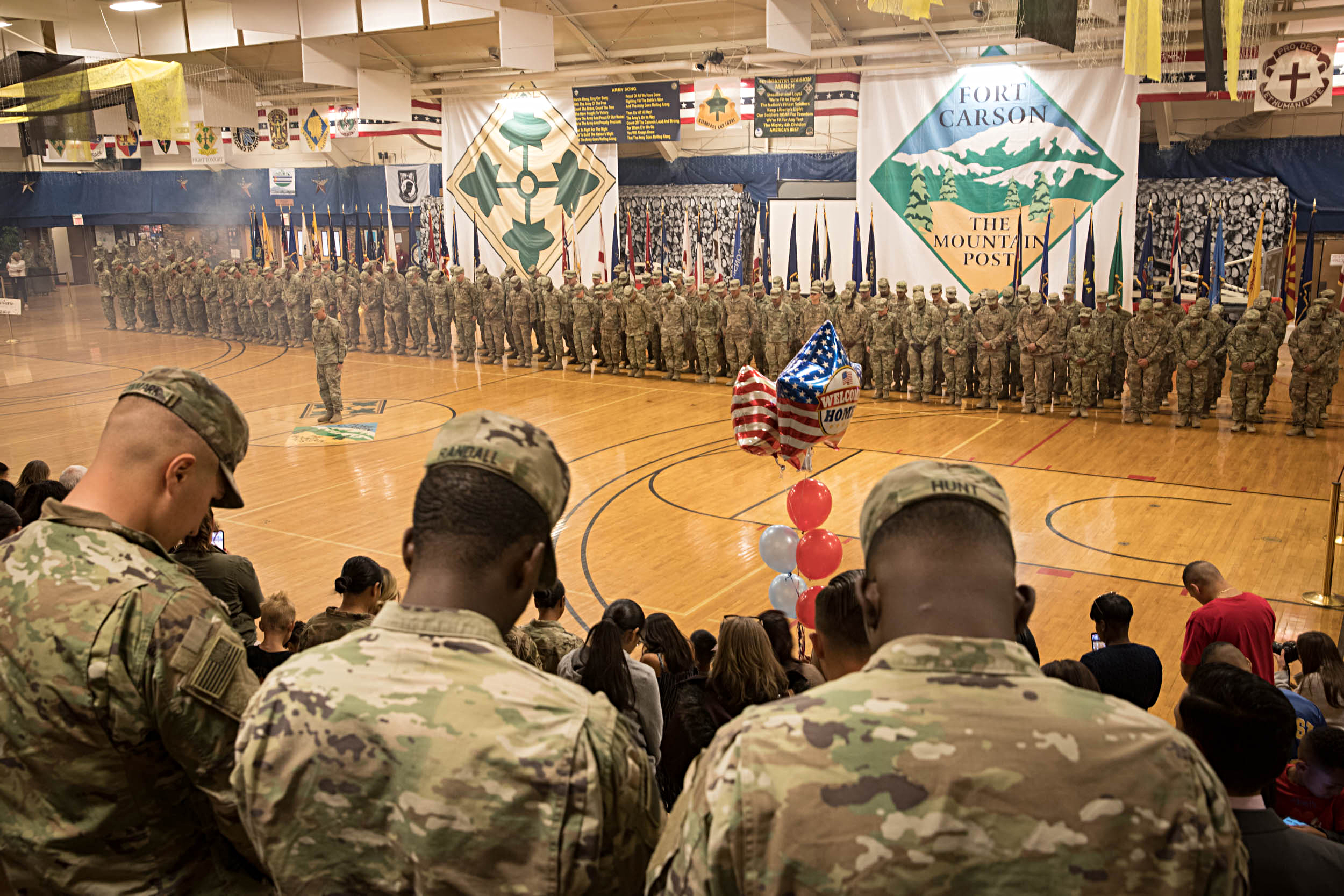 Fort Carson Soldiers Welcomed Home With Tears Hugs And Even Some Snacks