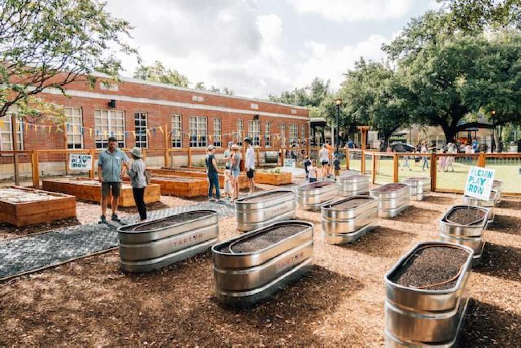 Gardening Learning And Fun Harvard Elementary Opens New Outdoor Classroom