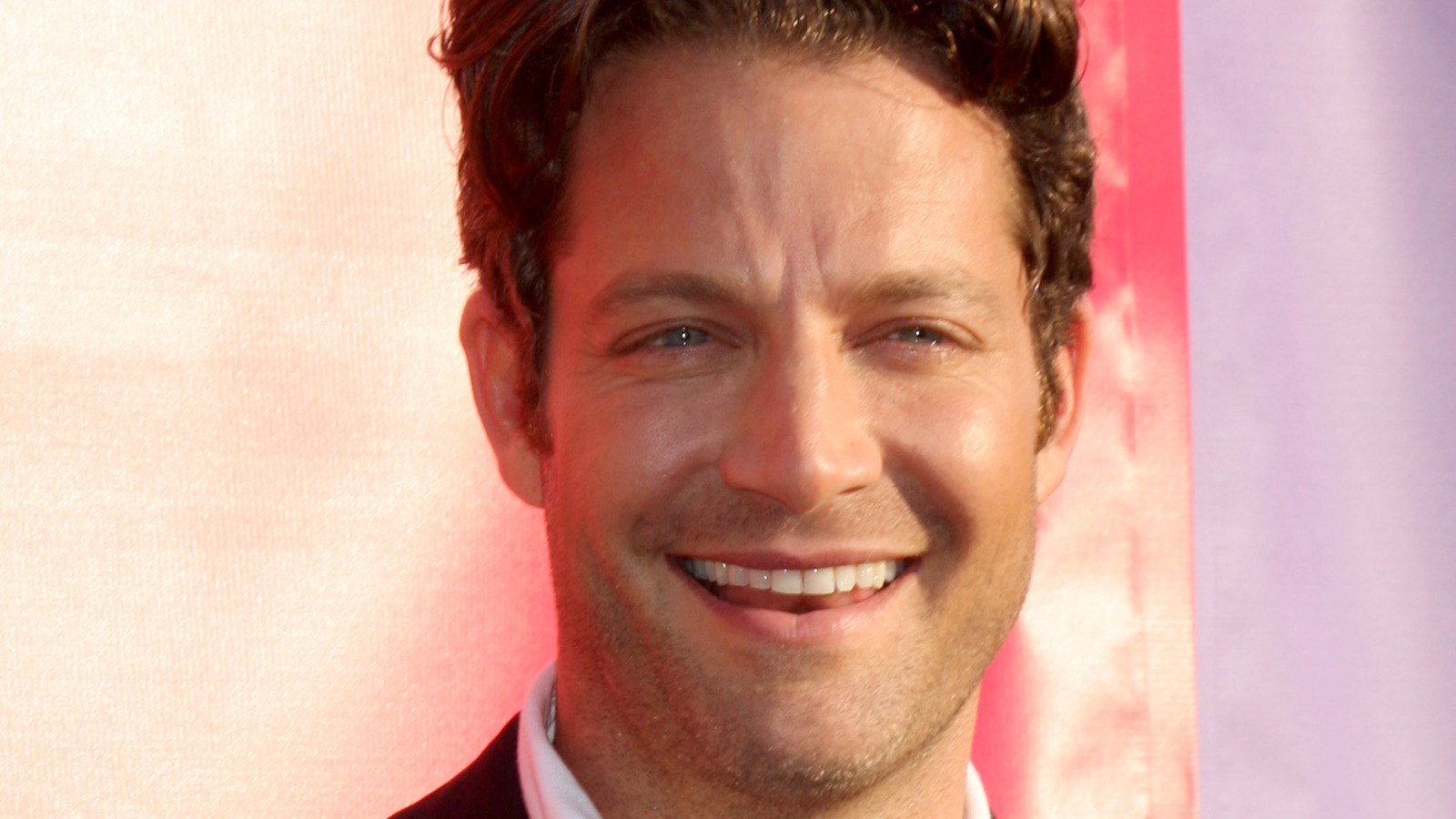 Hgtv S Nate Berkus Offers Simple Tips To Make Your Bed Showroom Beautiful