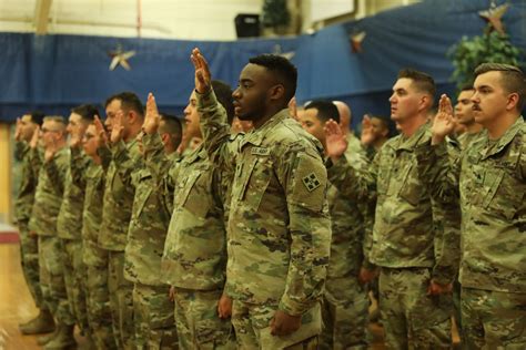 Mass Re Enlistment Soldiers Reaffirm Commitment Article The United