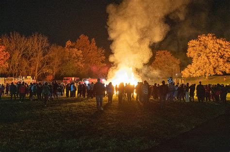 Saucon Valley High School Bonfire Lights Up The Night Photos Saucon Source