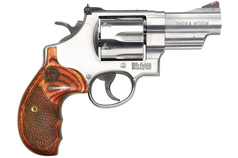 Smith Wesson 629 Deluxe 44 Magnum Revolver With Textured Wood Grips