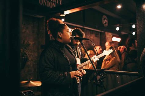 Top 10 Best Bars In Belfast For Live Music And Good Craic